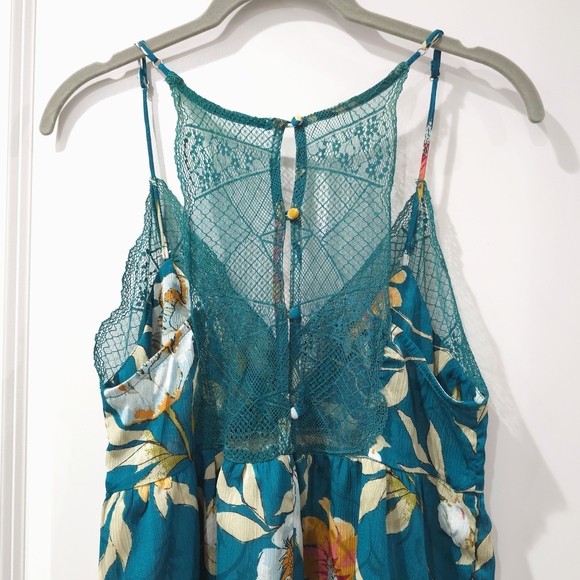 ✨️4/$20. Spring Floral Teal Sleeveless Cami Top, Lace Detail, Back Button Detail - Picture 10 of 16
